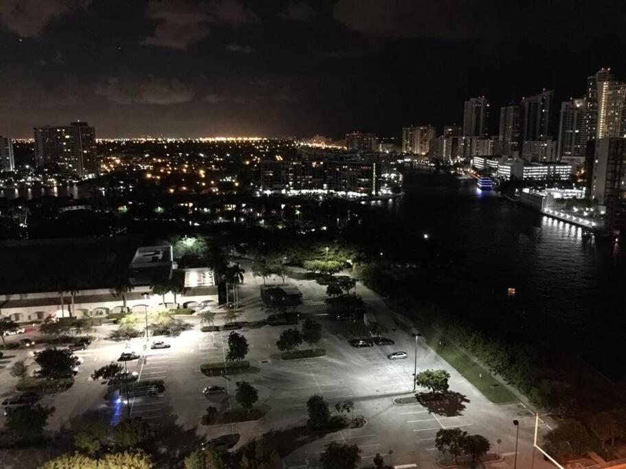 Lovely 2Bed 1Bath Condo With Private Balcony 18Th Floor Hallandale Beach Exterior photo