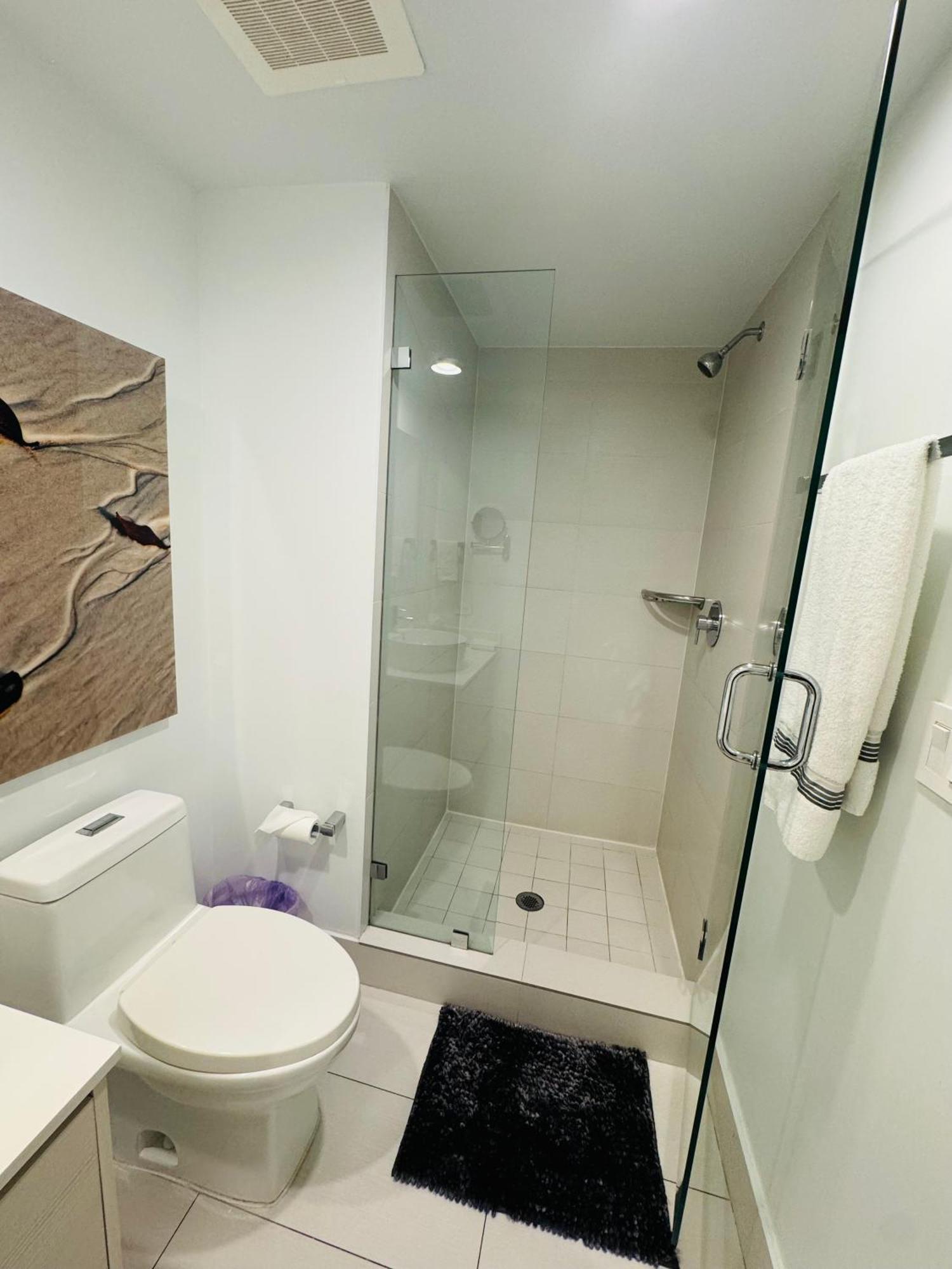Lovely 2Bed 1Bath Condo With Private Balcony 18Th Floor Hallandale Beach Exterior photo